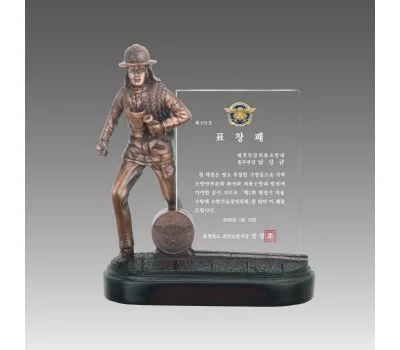 크리스탈 트로피와 금속 트로피, 장단점 완벽 분석
